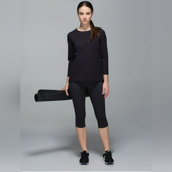 Lululemon Pleat On Long Sleeve Black - 6 - Picture 2 of 14